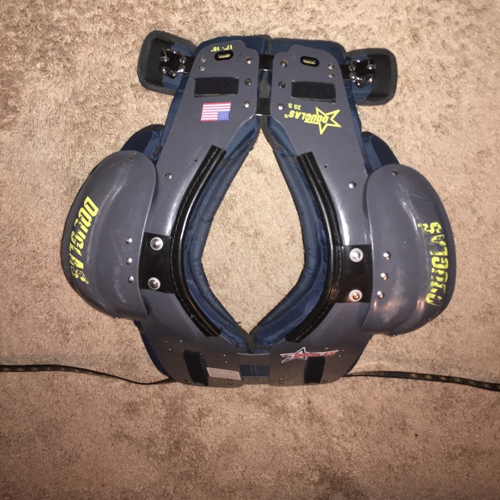 Men’s football shoulder pads